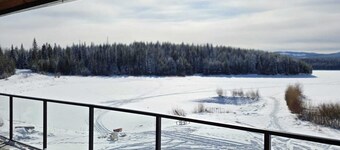 4 Bdrm Lodge Suite w Hot Tub, beautiful Lake views! Pet Friendly