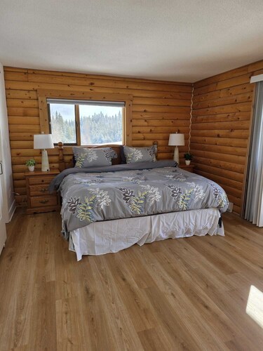 4 Bdrm Lodge Suite w Hot Tub, beautiful Lake views! Pet Friendly
