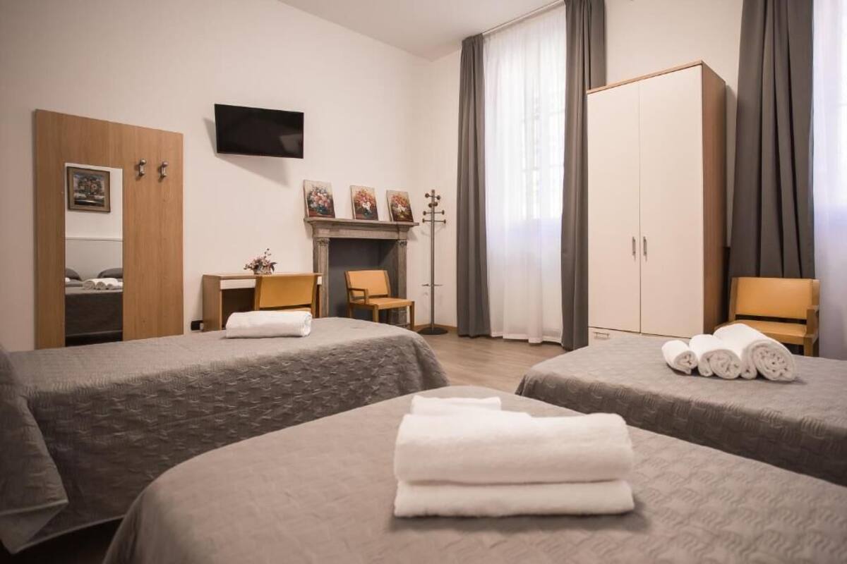 Klassieke driepersoonskamer, uitzicht op de stad