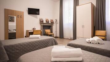 Klassieke driepersoonskamer, uitzicht op de stad