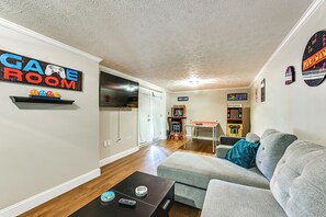 Games room - Lake Days & Fireside Nights! Updated Burnside Home (Burnside)