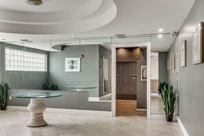 Interior - Walk to South Beach Shore! Art Deco Apartment (Miami Beach)