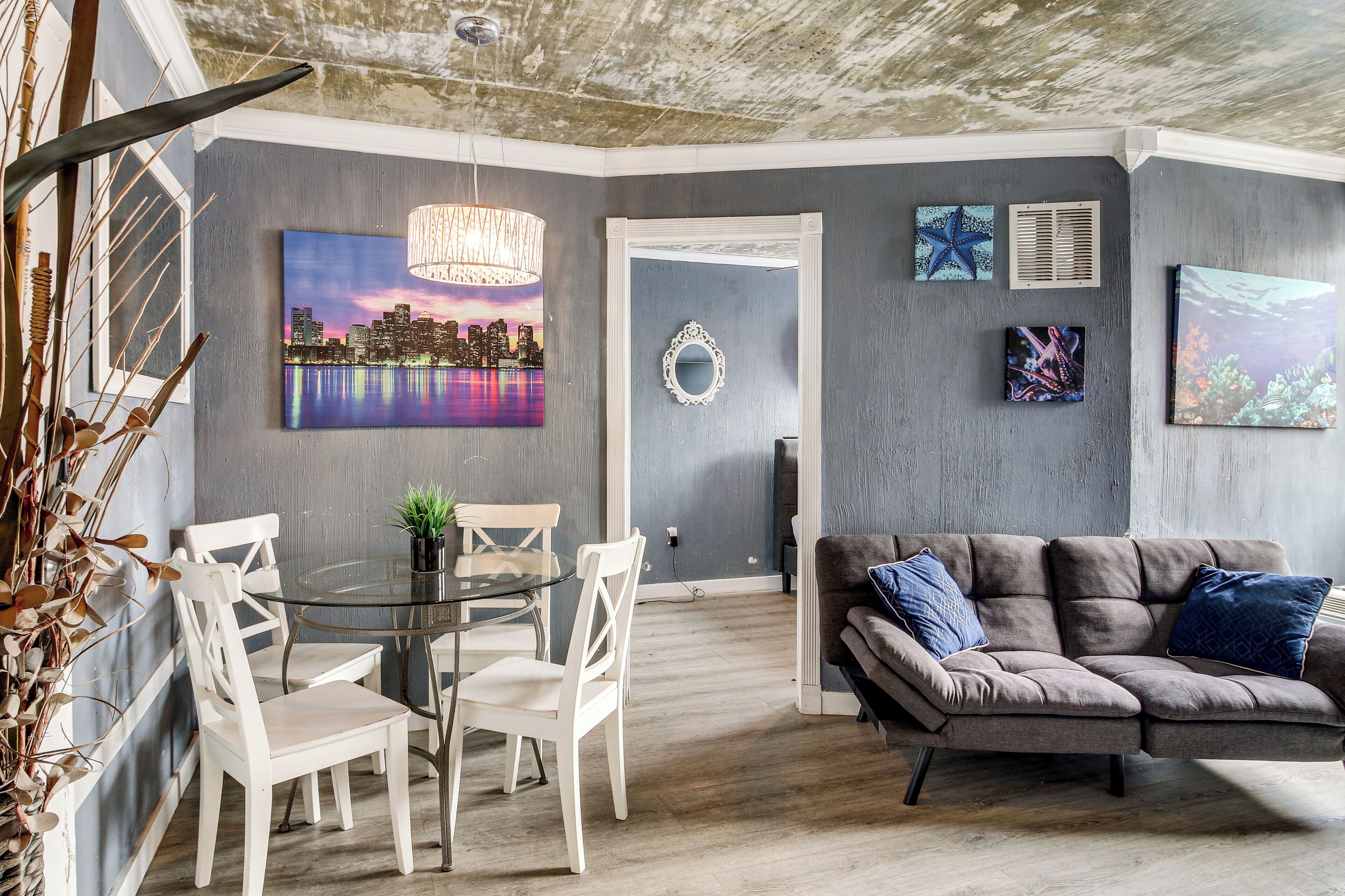 Walk To South Beach Shore! Art Deco Apartment - Miami Beach, FL