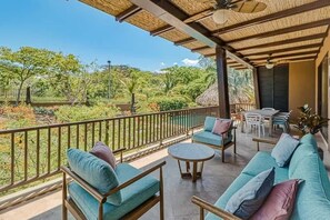 Outdoor dining - Modern Condo + Pool Access | Gated Community (Coco)