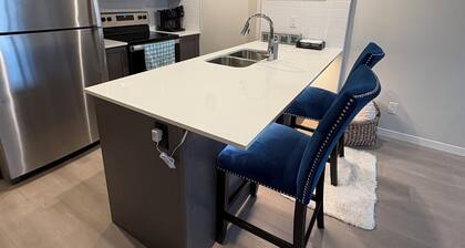 Cozy Pet Friendly Apartment in SE Calgary - Near South Health Campus!