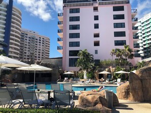 Outdoor pool - Penthouse Condo - Oceanfront Miami Beach-sleeps 8 - 3 bedrooms / 3 bathrooms (Miami)