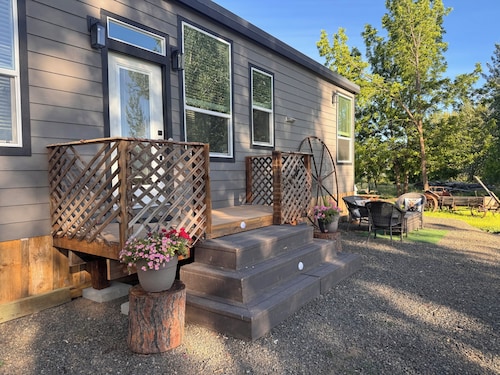 Halfway Wild Creek Front Tiny Home - Tiny House sleeps 3 add RV sleeps 4 more
