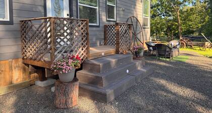 Halfway Wild Creek Front Tiny Home - Tiny House sleeps 3 add RV sleeps 4 more