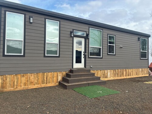 Halfway Wild Creek Front Tiny Home - Tiny House sleeps 3 add RV sleeps 4 more