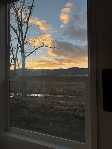 Halfway Wild Creek Front Tiny Home - Tiny House sleeps 3 add RV sleeps 4 more
