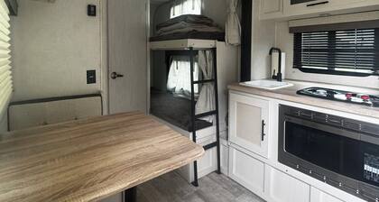 Halfway Wild Creek Front Tiny Home - Tiny House sleeps 3 add RV sleeps 4 more