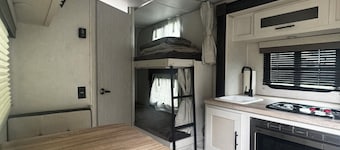 Halfway Wild Creek Front Tiny Home - Tiny House sleeps 3 add RV sleeps 4 more