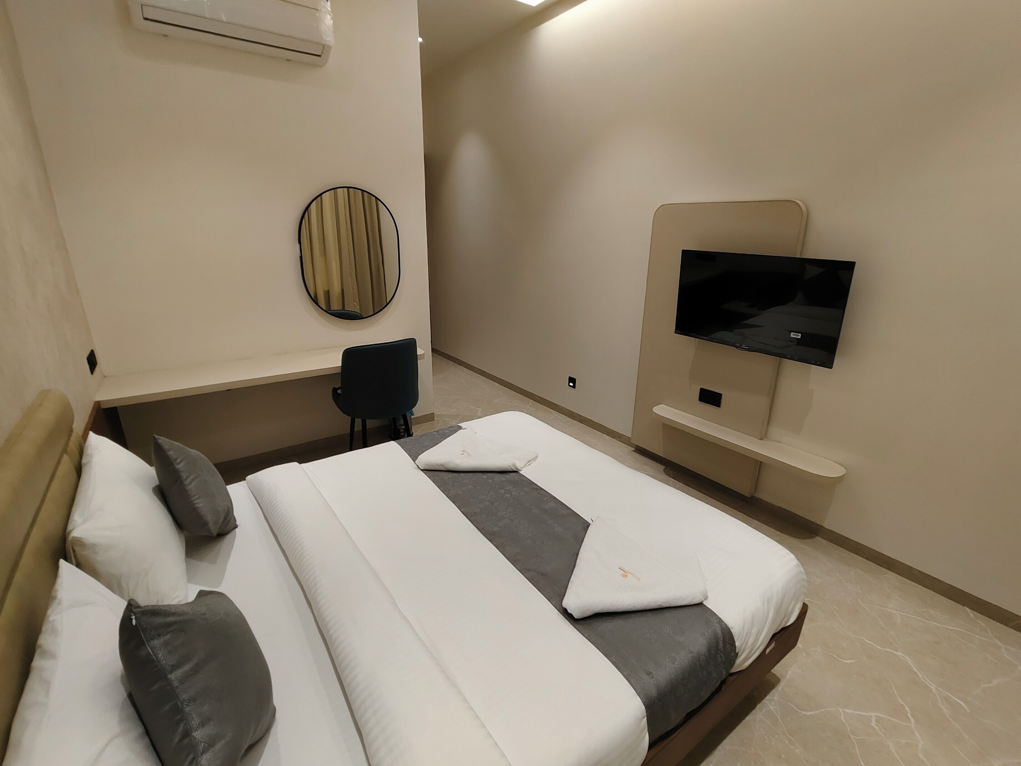 Deluxe Double Room, City View | Premium bedding, free WiFi, bed sheets, wheelchair access