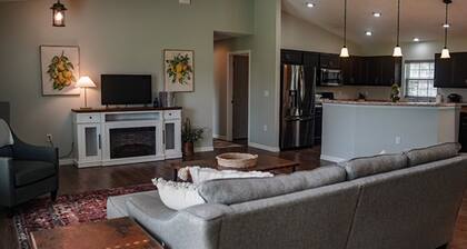 Awesome 1-bedroom condo with AC in cool Austin neighborhood