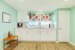 Fridge, coffee/tea maker, toaster, blender - Simple Way of Vacationing - Mullet Manor (Freeport)