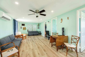 TV, offices - Simple Way of Vacationing - Mullet Manor (Freeport)