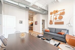 Apartment, Multiple Beds, Kitchen, City View (The 333 Suites 3rd Floor) | Interior - The 333 Suites 3rd Floor Retreat (Cincinnati)