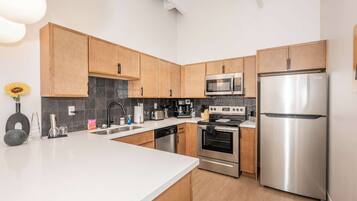 Apartemen, Beberapa Tempat Tidur, dapur, pemandangan kota (The 333 Suites 3rd Floor) | Dapur pribadi