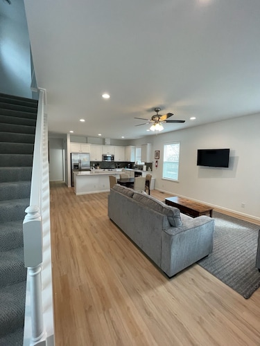 Wonderful 5-bedroom house in charming Atchison.  Walk to Benedictine College!