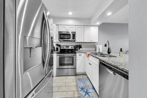 Private kitchen - Sandprints A7- The Coral Cabana (Miramar Beach)