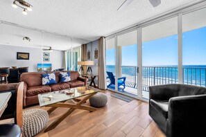 Apartment, 1 King-Bett und Schlafsofa (Long Beach Resort 4-605) | Wohnbereich
