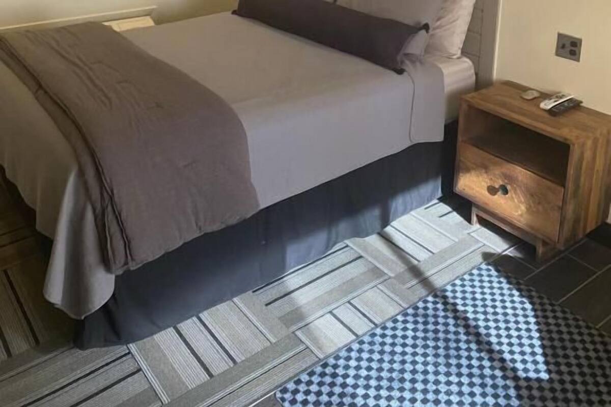 Dobbeltværelse - terrasse - udsigt til gårdsplads