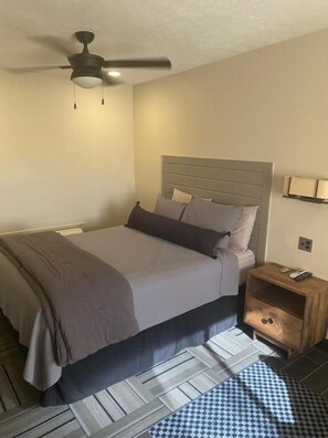 Double Room, Patio, Courtyard View - The Melrose Motel  (Sandusky)