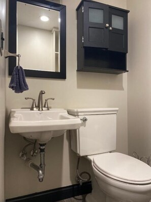 Double Room, Patio, Courtyard View | Bathroom - The Melrose Motel  (Sandusky)