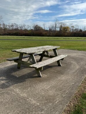 Double Room, Patio, Courtyard View | Outdoor dining - The Melrose Motel  (Sandusky)