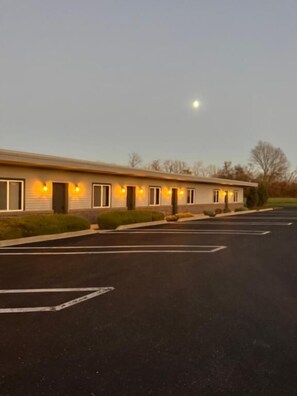 Exterior - The Melrose Motel  (Sandusky)