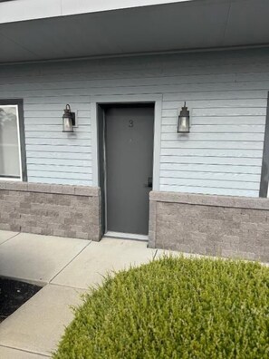 Exterior detail - The Melrose Motel  (Sandusky)