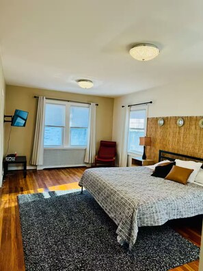 3 bedrooms, iron/ironing board, WiFi, bed sheets - Modern W. Orange Retreat | Free Parking+Fast Wi-Fi (West Orange)
