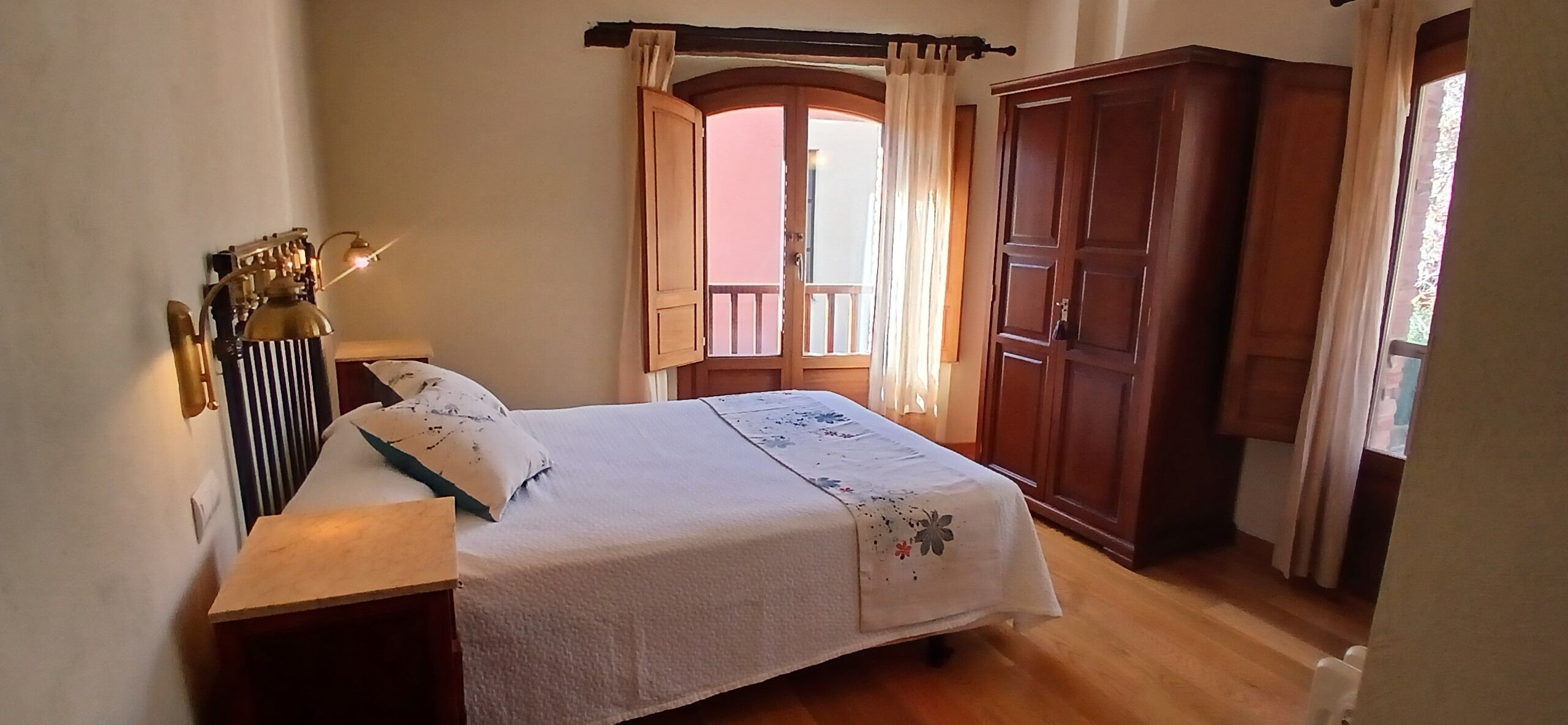 Quarto casal, vista para a montanha