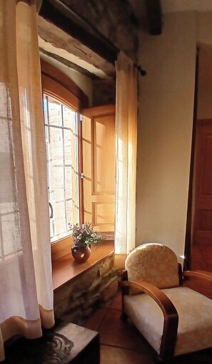 Superior Twin Room, Mobility Accessible | Interior - CHOUSA VERDE hotel rural (Vegacervera)