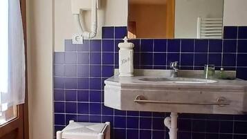 Kahden hengen superior-huone (kaksi sänkyä) | Kylpyhuone