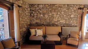 Deluxe Süit, Balkon, Dağ Manzaralı | Oturma alanı