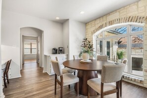 Dining - Wonderful 4-bedroom house close to downtown Boerne! (Boerne)