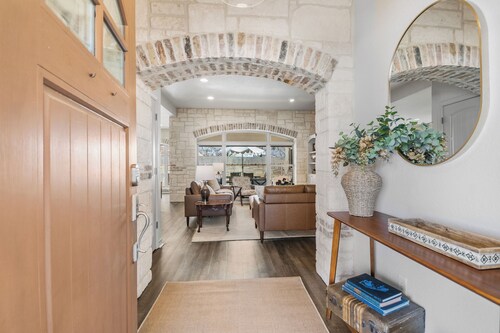 Spacious 4BR Boerne Retreat Near Downtown