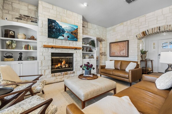 Smart TV, fireplace