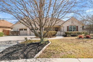 Exterior - Wonderful 4-bedroom house close to downtown Boerne! (Boerne)