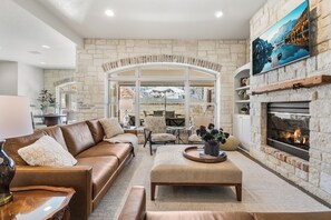 Smart TV, fireplace