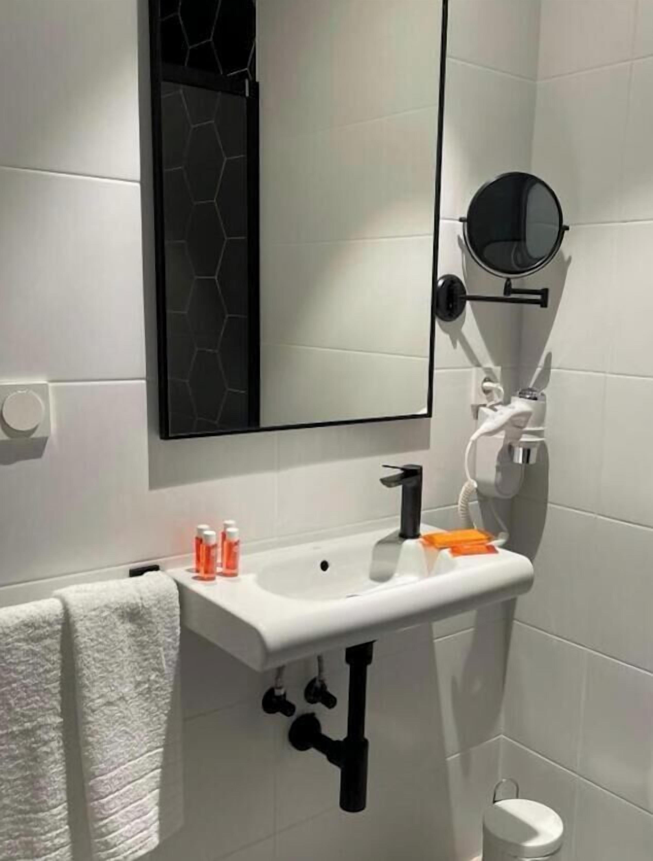 Deluxe Double Room | Bathroom