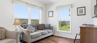 Lakeview Retreat w Fire Pit & Total Privacy!