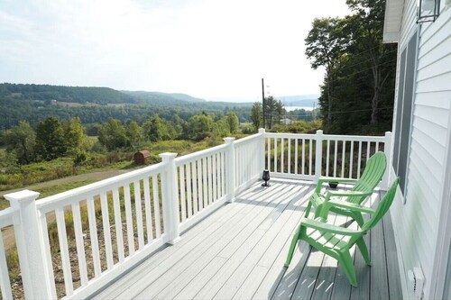 Lakeview Retreat w Fire Pit & Total Privacy!