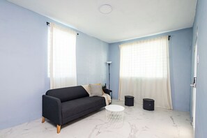 Smart TV - Comfortable San Juan Home • Ideal for Groups + Parking (San Juan)