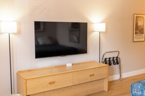 Double Room, 1 Queen Bed | Free WiFi