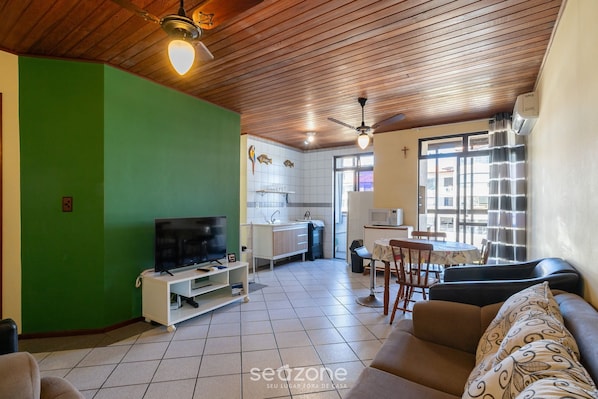 基础公寓 | 起居区