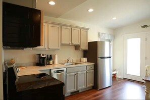 Fridge, microwave, oven, stovetop - Lakeview Retreat Near Finger Lakes! (Lawrenceville)