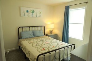 3 bedrooms, desk, travel cot, WiFi - Lakeview Retreat Near Finger Lakes! (Lawrenceville)