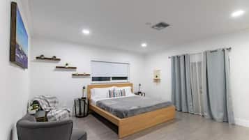 Iron/ironing board, free WiFi, bed sheets